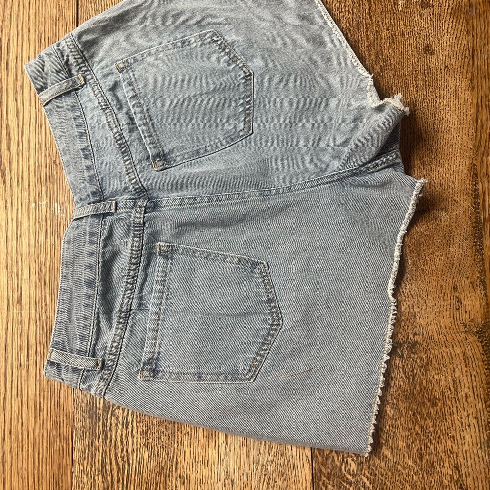 ROMWE Blue Jean Shorts with Floral Embroidery - Picture 2 of 6